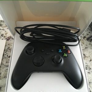 Xbox controller + USB-C Cable in box.